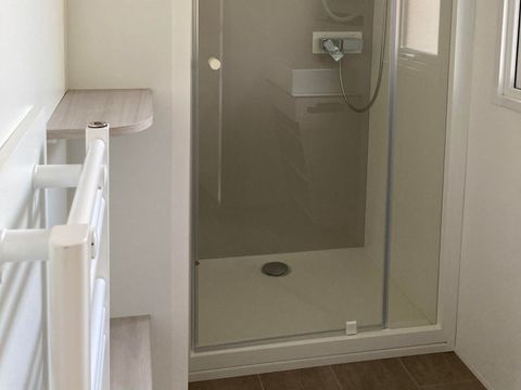 MOBILHOME 10 personnes - Mobil-home Tribu Premium 5 chambres + terrasse 44m² + TV + LV + clim + plancha + 2 SDB 10 pers