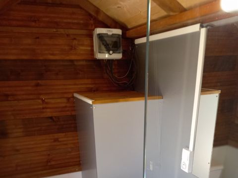 HÉBERGEMENT INSOLITE 4 personnes - Foudreaterre 1 chambre (Petit déjeuner, lit/ménage fait, panier apéro) + SPA 2/4 pers