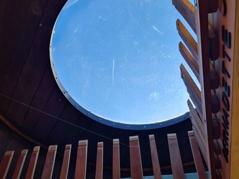 HÉBERGEMENT INSOLITE 4 personnes - Foudreaterre 1 chambre (Petit déjeuner, lit/ménage fait, panier apéro) + SPA 2/4 pers