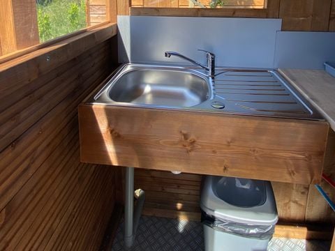 HÉBERGEMENT INSOLITE 2 personnes - Foudrenlair 1 chambre (Petit déjeuner, lit/ménage fait, panier apéro) + SPA 2 pers