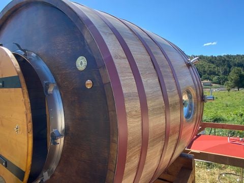 HÉBERGEMENT INSOLITE 2 personnes - Foudrenlair 1 chambre (Petit déjeuner, lit/ménage fait, panier apéro) + SPA 2 pers