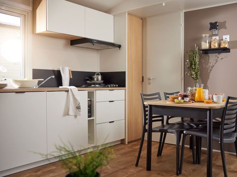 MOBILHOME 6 personnes - Homeflower Premium 35 m² 3 chambres + terrasse 21m² + TV + LV + Clim + Plancha 6 pers