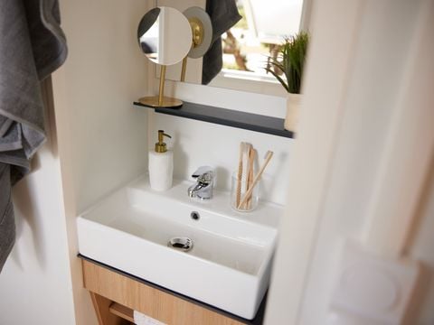 MOBILHOME 6 personnes - Homeflower Premium 35 m² 3 chambres + terrasse 21m² + TV + LV + Clim + Plancha 6 pers