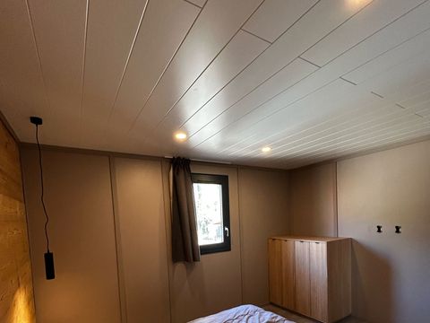 CHALET 4 personnes - Chalet PMR Premium 35m² - 2 chambres  (CLIM + TV + Plancha) ***NOUVEAUTE 2025 !!!