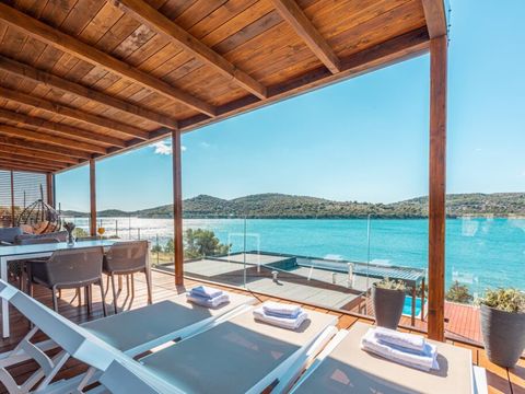 VILLA 4 personnes - Deluxe 2 chambres avec terrasse et piscine