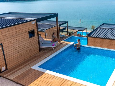 VILLA 4 personnes - Deluxe 2 chambres avec terrasse et piscine