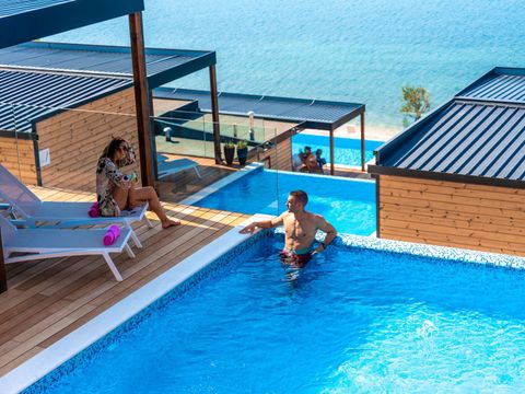 VILLA 4 personnes - Deluxe 2 chambres avec terrasse et piscine