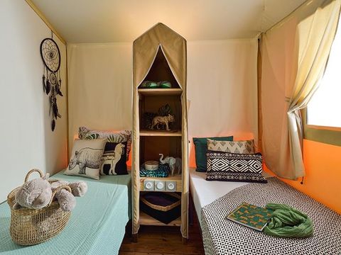 BUNGALOW TOILÉ 4 personnes - JUNGLE LODGE sans sanitaires, sans eau