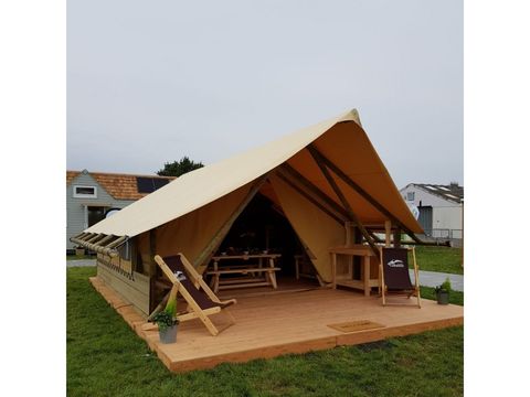 Tente en toile et en bois 5 personnes - Crusoé avec Sanitaires. Arrivée 16h Départ 10h. Max