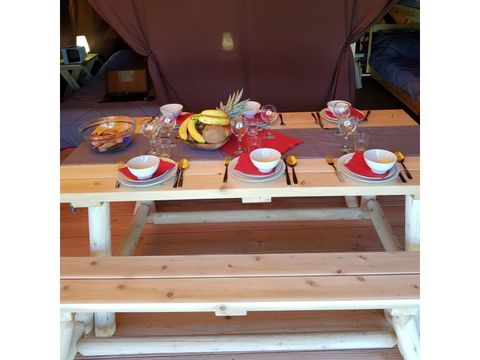 Tente en toile et en bois 5 personnes - Crusoé avec Sanitaires. Arrivée 16h Départ 10h. Max