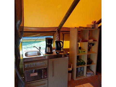 Tente en toile et en bois 5 personnes - Crusoé avec Sanitaires. Arrivée 16h Départ 10h. Max