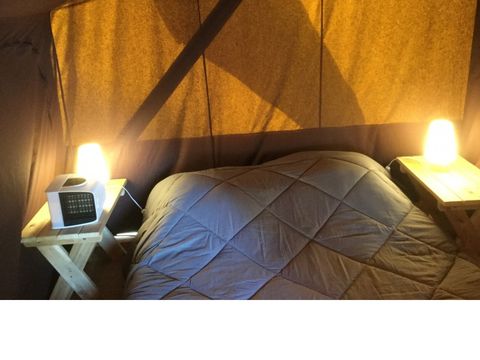 Tente en toile et en bois 5 personnes - Crusoé avec Sanitaires. Arrivée 16h Départ 10h. Max