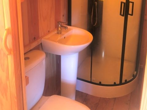 Tente en toile et en bois 5 personnes - Crusoé avec Sanitaires. Arrivée 16h Départ 10h. Max