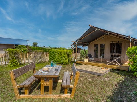 Tente en toile et en bois 5 personnes - Lodge (sans sanitaires)