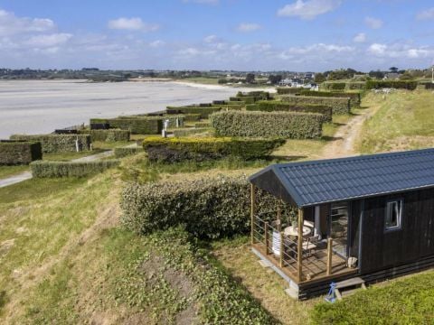 BUNGALOW 4 personnes - Cabane 2 chambres  Vue Mer (avec sanitaires privatifs sur l'emplacement)