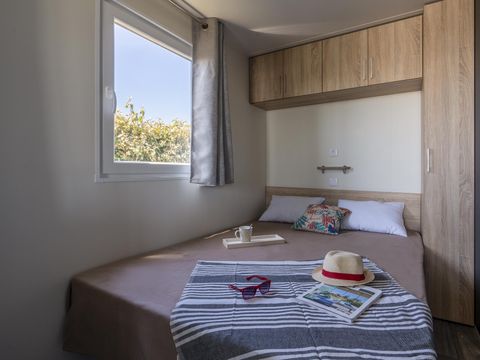 BUNGALOW 4 personnes - Cabane 2 chambres  Vue Mer (avec sanitaires privatifs sur l'emplacement)