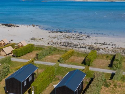 BUNGALOW 4 personnes - Cabane 2 chambres  Vue Mer (avec sanitaires privatifs sur l'emplacement)