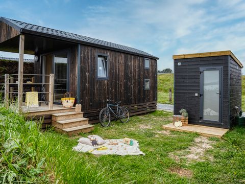 BUNGALOW 4 personnes - Cabane 2 chambres  Vue Mer (avec sanitaires privatifs sur l'emplacement)