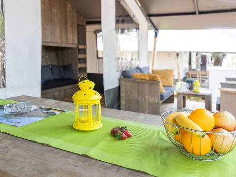 TENTE TOILE ET BOIS 6 personnes - Aminess Maravea - Tente Safari + sanitaires (6P)