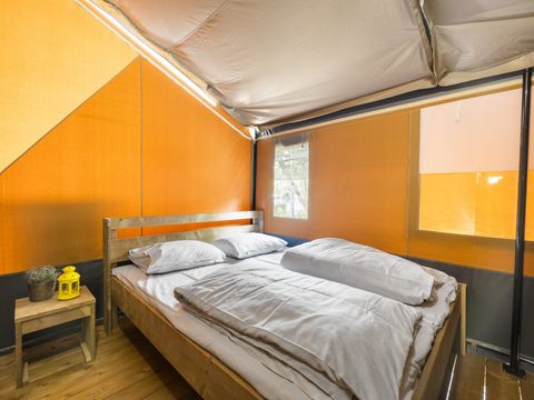 Tente en toile et en bois 4 personnes - Aminess Maravea - Tente Safari + sanitaires (4P)