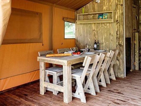 TENTE 6 personnes - Tente Safari Lodge | 3 Ch. | 6 Pers. | Terrasse surélevée | 1 SDB | Clim.