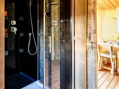 TENTE 6 personnes - Tente Safari Lodge | 3 Ch. | 6 Pers. | Terrasse surélevée | 1 SDB | Clim.