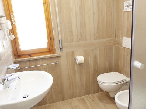 BUNGALOW 4 personnes - avec jardinet clos