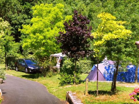Emplacement - Forfait: Emplacement 1 voiture + tente ou caravane + Electricité 10A