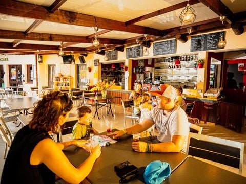 Camping Sites et Paysages - La Pinède - Camping Aude