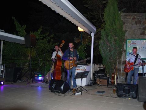 Camping Sites et Paysages - La Pinède - Camping Aude