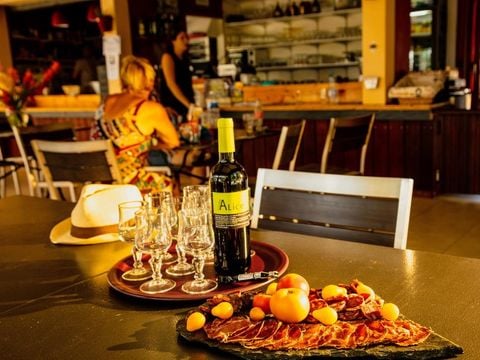 Camping Sites et Paysages - La Pinède - Camping Aude