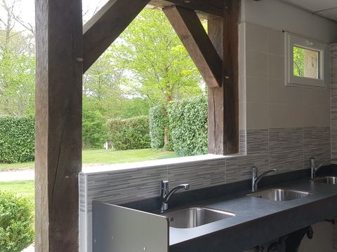 Emplacement - Forfait Pré-équipé (1 emplacement / 1 espace repas / 1 voiture / électricité 10A)