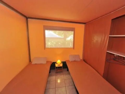 TENTE 4 personnes - Toilé meublé 20m² - 2 chambres - sans sanitaires