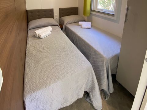 MOBILHOME 4 personnes - Superior (seaside area - bathroom italian style)