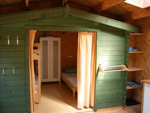 BUNGALOW 3 personnes - Cabane meublée en rondins (sans sanitaires)