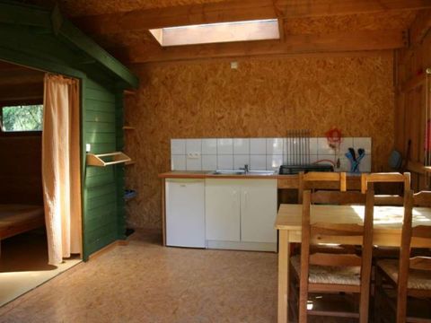 BUNGALOW 3 personnes - Cabane meublée en rondins (sans sanitaires)