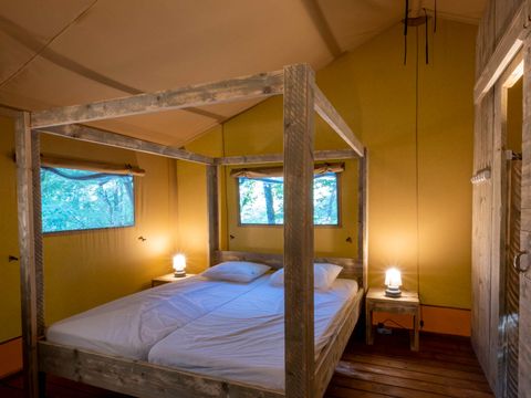 TENTE 6 personnes - Tente Lodge FONT DE GAUME 48 m² avec sanitaires 6 pers