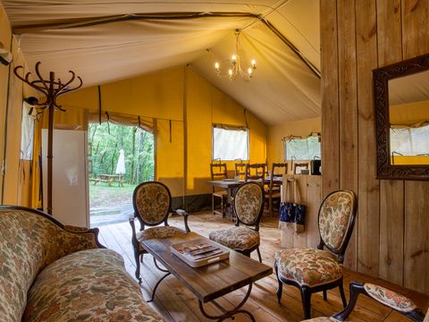 TENTE TOILE ET BOIS 6 personnes - LASCAUX 55m²( avec sanitaires)