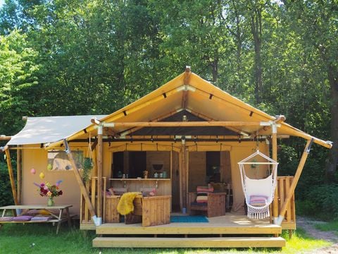 TENTE 6 personnes - Tente Lodge NEANDERTAL 55m² avec sanitaires 6 pers
