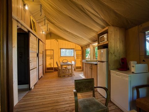 TENTE 6 personnes - Tente Lodge NEANDERTAL 55m² avec sanitaires 6 pers