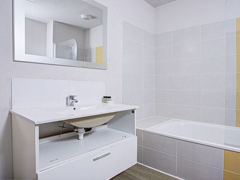 MAISON 8 personnes - 3 pièces avec coin nuit 8 personnes climatisée