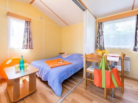 MOBILHOME 2 personnes - 2 Pièces 2 Personnes + TV - 2 soleils