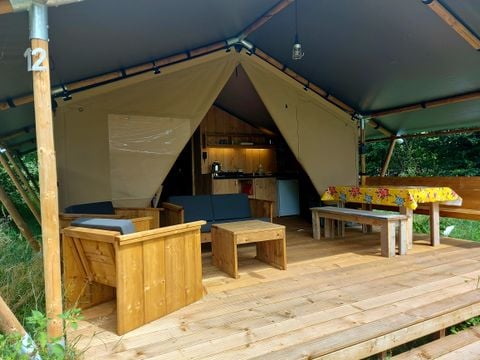 TENTE TOILE ET BOIS 6 personnes - y compris les installations sanitaires