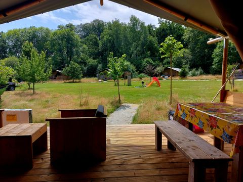 TENTE TOILE ET BOIS 6 personnes - y compris les installations sanitaires