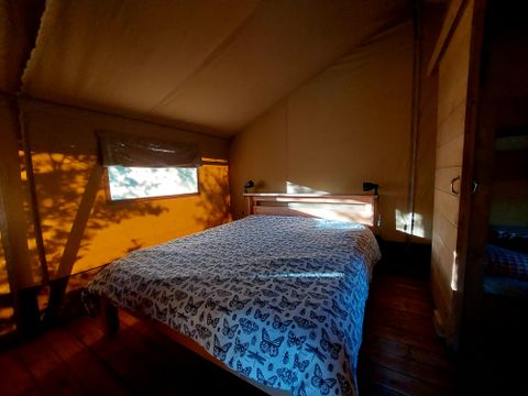 TENTE TOILE ET BOIS 6 personnes - y compris les installations sanitaires