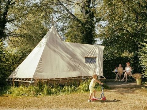 HÉBERGEMENT INSOLITE 4 personnes - Tipi (sans sanitaires)