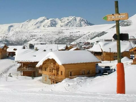 Madame Vacances - La Résidence Les Chalets de L'Altiport   - Camping Isère