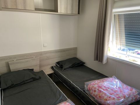 MOBILHOME 6 personnes - 005 (3 chambres, 2 salle d'eau) - Clim, TV, Lave-vaisselle, Lave-linge - Terrasse