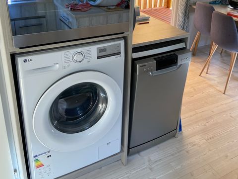 MOBILHOME 6 personnes - 005 (3 chambres, 2 salle d'eau) - Clim, TV, Lave-vaisselle, Lave-linge - Terrasse