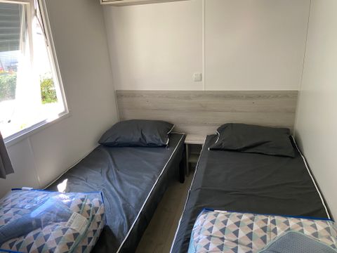 MOBILHOME 6 personnes - 005 (3 chambres, 2 salle d'eau) - Clim, TV, Lave-vaisselle, Lave-linge - Terrasse